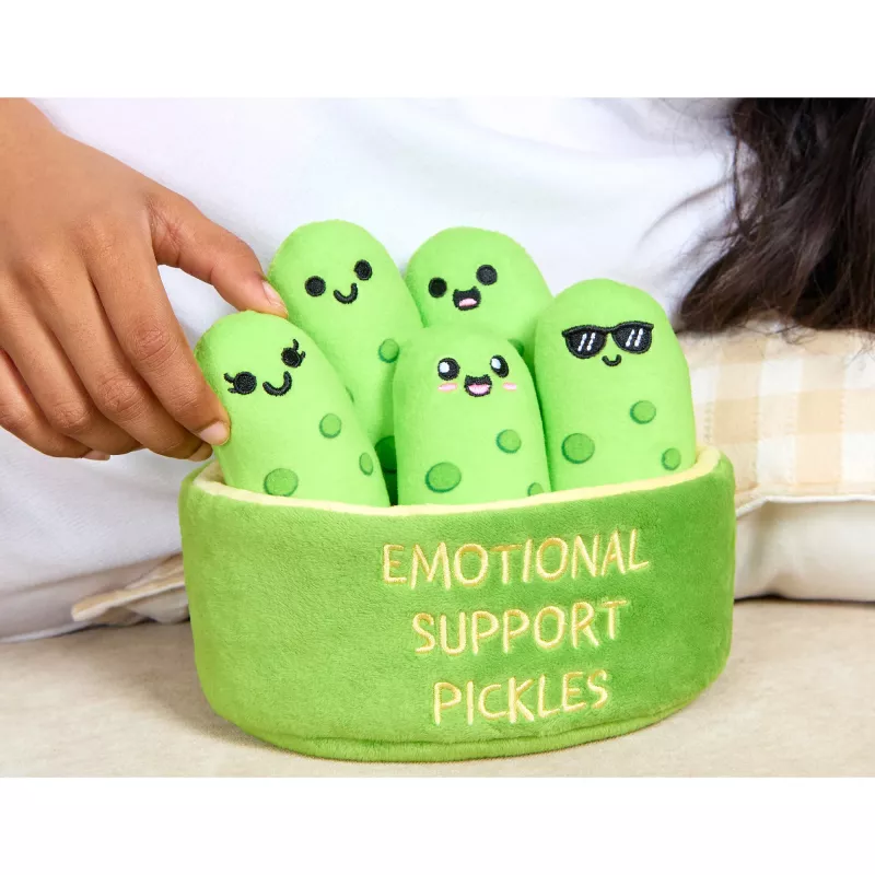 Peluche Just Play Emotional Support Pickles