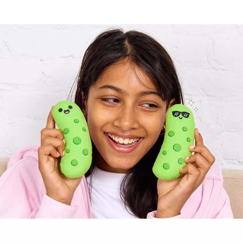 Peluche Just Play Emotional Support Pickles