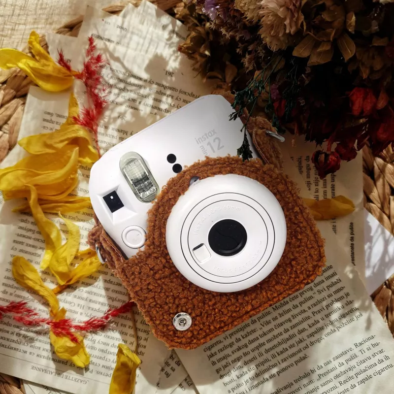 LOVEINSTANT capa de proteção para Fujifilm Instax Mini 12 - design cão de peluche - castanho