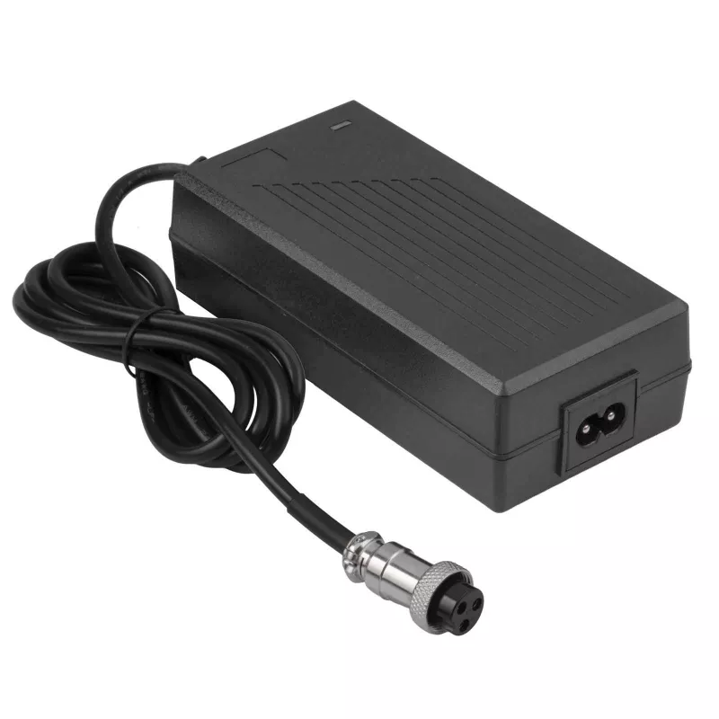 Akyga AK-EV-18 carregador para baterias de iões de lítio 36 V (10S) (bicicleta elétrica / trotinete), 42 V / 2 A, 84 W, conector fêmea GX16 12 mm