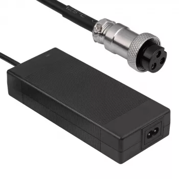 Akyga AK-EV-22 carregador para bicicleta elétrica para baterias de iões de lítio 60 V (16S), 67,2 V, 2 A, 135 W, conector fêmea GX16 12 mm, 1,2 m