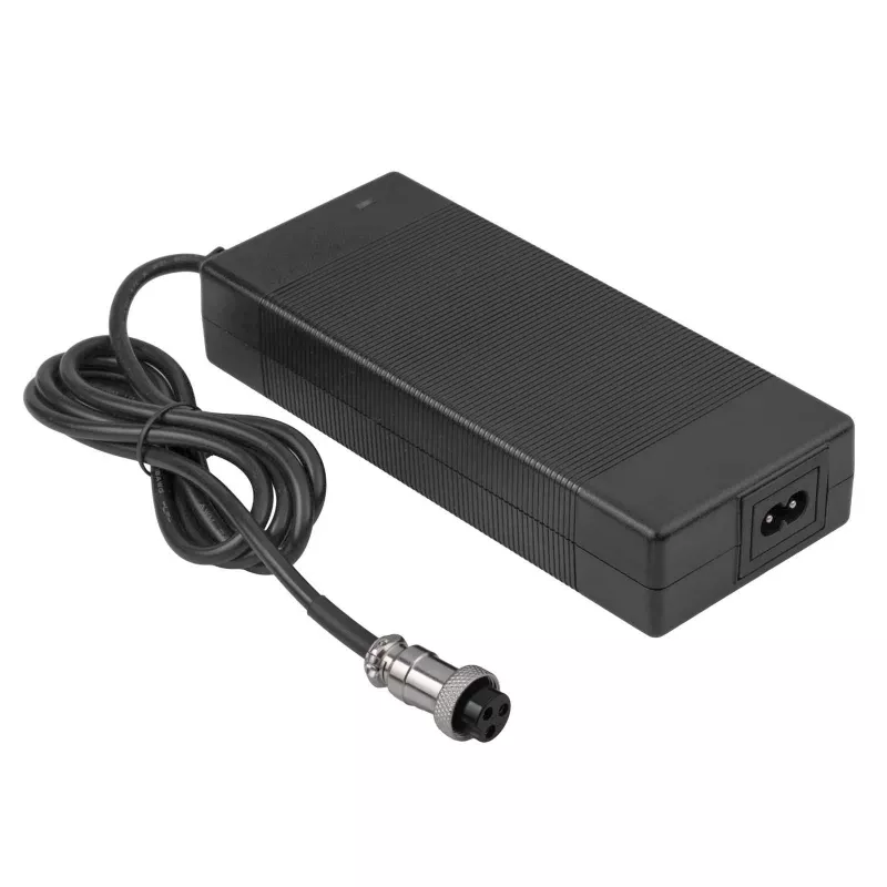 Akyga AK-EV-22 carregador para bicicleta elétrica para baterias de iões de lítio 60 V (16S), 67,2 V, 2 A, 135 W, conector fêmea GX16 12 mm, 1,2 m