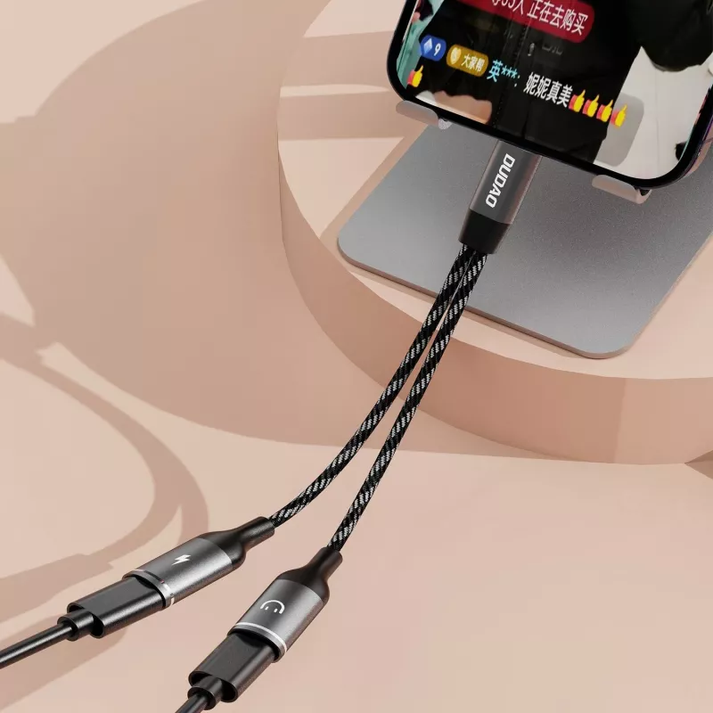 Dudao L13C+ Adaptador 2-em-1 USB-C para USB-C com Áudio e Carregamento
