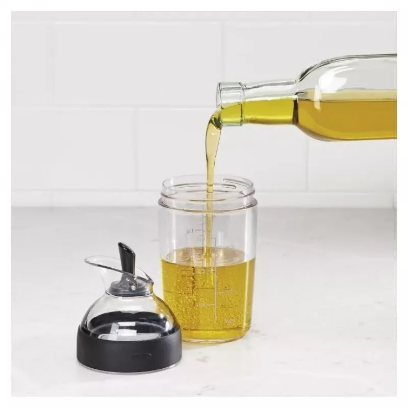 Misturador de molhos para salada OXO Good Grips 236 ml preto