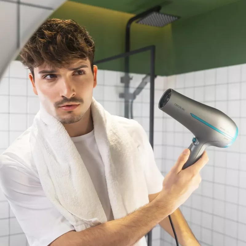 Cecotec Bamba IoniCare 5200 Aura Black secador de cabelo com iões, 2200 W, motor AC profissional, função de iões, 3 níveis de temperatura, 2 velocidades, botão de ar frio, inclui concentrador e difusor, preto