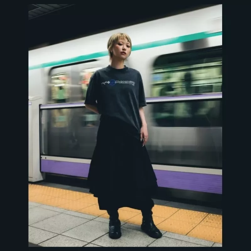 T-shirt Skinarma Asphalt L preta