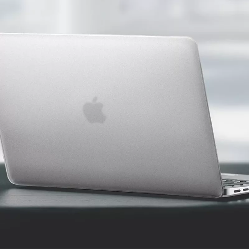 Uniq Capa Protetora Transparente para MacBook Air 13 (Combat Series)