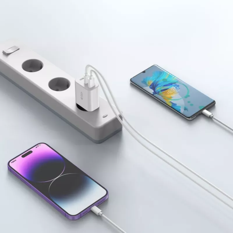 Tech-Protect NC30W Carregador de parede USB-C e USB-A 3 portas 30W branco