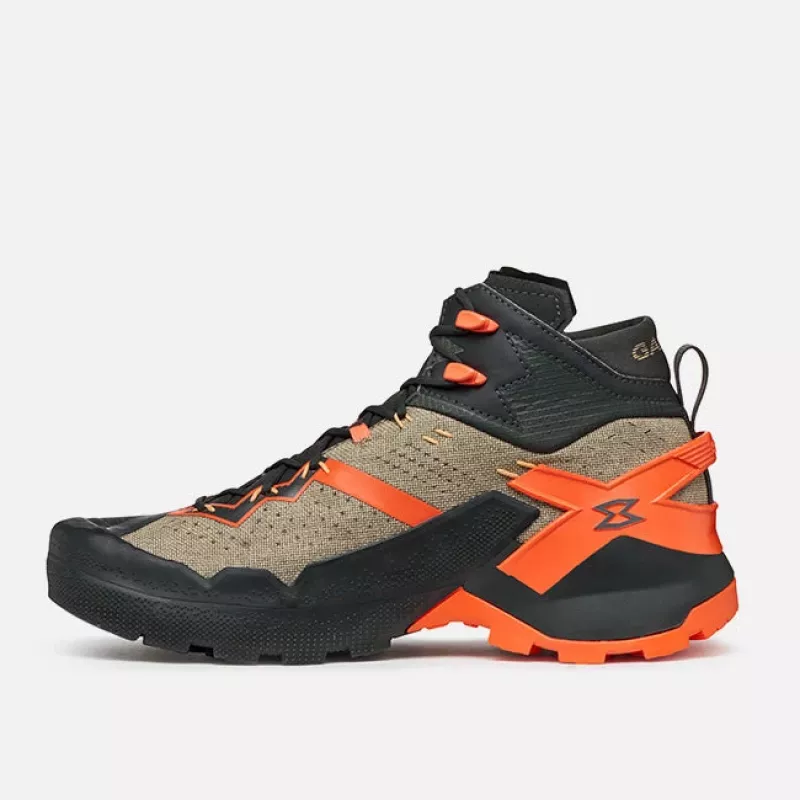 Garmont 9.81 Onyx Mid GTX Sapatos de aproximação - Raven Black/Pale Beige, EU 41.5