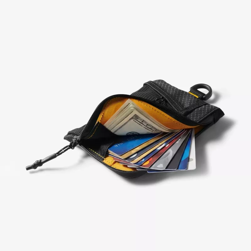 SPIGEN LF300 Porta-Cartões RFID Suave Preto