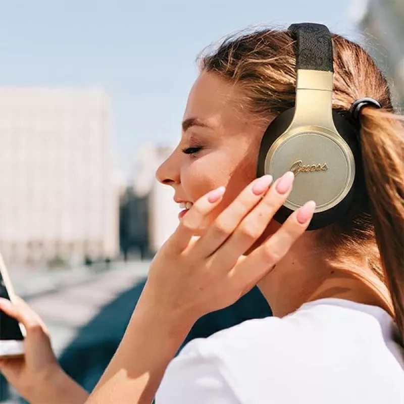 GUESS GUBH604GEMK Auscultadores Bluetooth over-ear pretos 4G Script