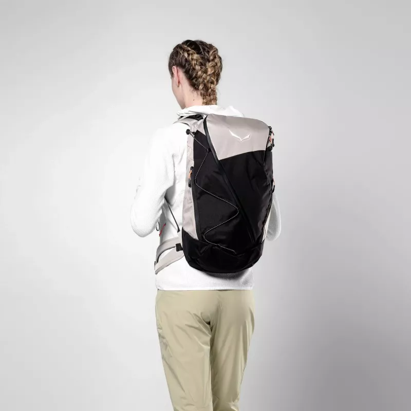 Salewa Puez 23L Mochila de caminhada para mulher - Black Out/Oatmeal