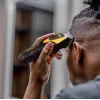 Wahl EXTREME GRIP máquina de cortar cabelo 3031752 | máquina de cortar cabelo com alimentação elétrica com 9 pentes codificados por cor