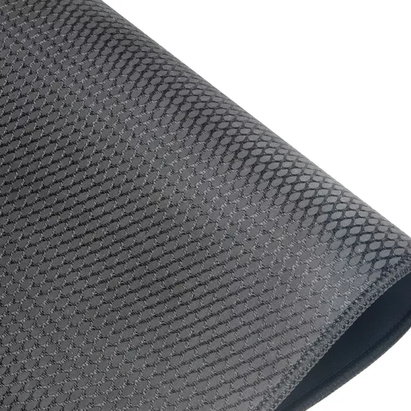 Tapete de rato gaming Akasa Venom – superfície microtexturizada, base de borracha antiderrapante, bordas costuradas, 3 mm de espessura, preto com detalhes amarelo/verde