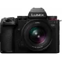 Câmara de sistema Panasonic Lumix DC-S5 Mark II com objetiva Lumix S 50mm f/1.8 - preto
