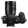 Câmara de sistema Panasonic Lumix DC-GH5LEG-K com objetiva Leica DG Vario-Elmarit 12-60mm f/2.8-4 ASPH. POWER O.I.S., 20,3MP Micro Four Thirds, vídeo 4K 60p, Dual I.S. 2 de 5 eixos, Wi-Fi/Bluetooth, resistente a salpicos e ao frio, preto