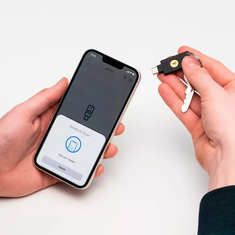 YubiKey 5C NFC chave de segurança - preto/dourado