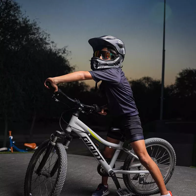 Rockbros TT-32SBTG-S capacete de bicicleta infantil com protetor de queixo amovível, tamanho S, cinzento