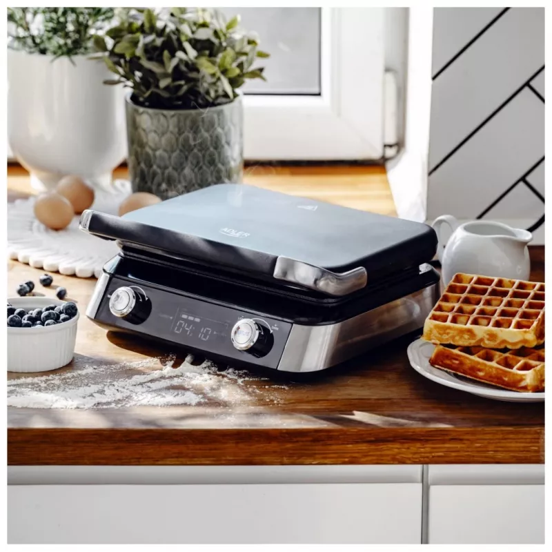 Adler AD 3084 máquina de waffles, 2400 W, preto/prateado