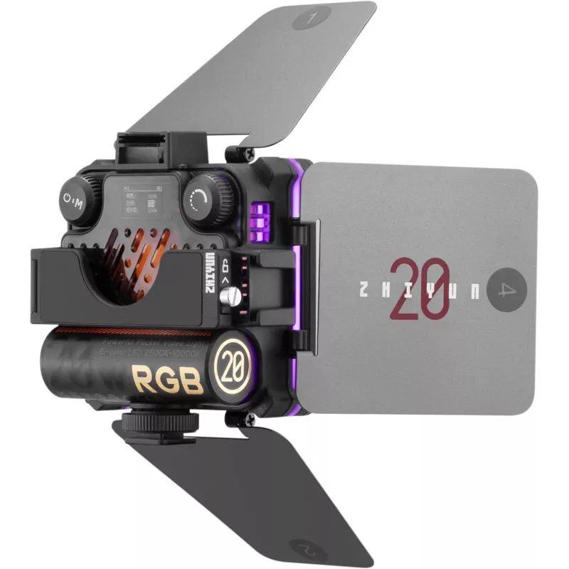 Luz de preenchimento LED RGB Zhiyun M20C COMBO com fixação magnética, 20W, 2700K-6500K, CRI≥95, ecrã OLED, controlo por app Bluetooth, mini tripé, difusor, grid, bolsa de armazenamento