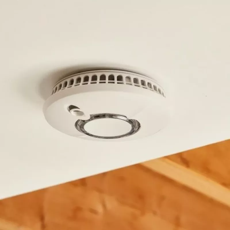 Detetor de fumo Yale Air-Sampling conectável com ligação sem fios