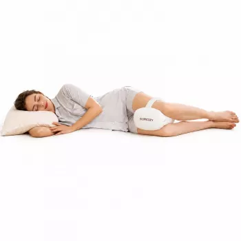 Almofada ergonómica de espuma com memória para dormir de lado Momcozy EP001, branco-creme