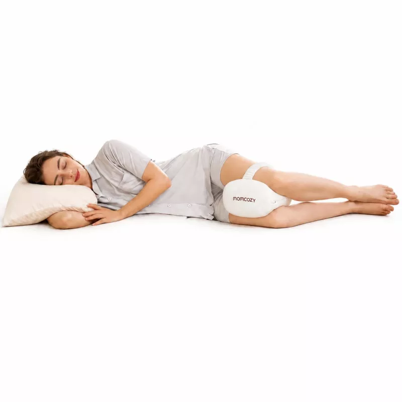 Almofada ergonómica de espuma com memória para dormir de lado Momcozy EP001, branco-creme