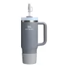 Conjunto STANLEY de 2 capas protetoras e tampas para palhinha para copo térmico 0,89L/0,59L The Quencher Boot + Straw Topper cinzento-claro