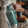 Jarra de cerveja STANLEY Easy-Pour Growler Classic 1,9L verde