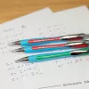 Schneider Slider Rave esferográfica pack de 3, várias tintas azuis, média 1,0 mm, tecnologia Viscoglide, zona de preensão ergonómica em borracha, clipe metálico, recarregável 132597