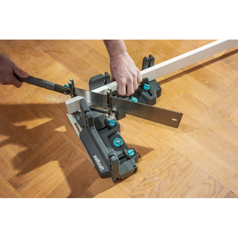 Wolfcraft 6956000 Serra de meia-esquadria com serra de costas, lâmina 240 mm, 11 TPI, cortes a 45° e 90°, peça máx. 300x60 mm