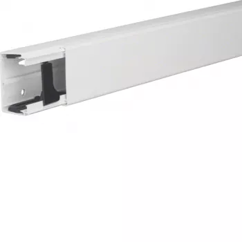Hager LFE4006009016 Calha de cabos resistente às intempéries e aos UV 40x60 mm, 2 m, branco tráfego