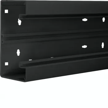 Hager BR6513019011 parte inferior de canal de cabos 2000 mm x 130 mm preto