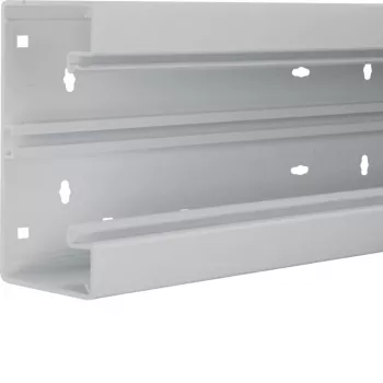 Hager BR6517017035 parte inferior de calha de cabos, PVC, cinzento claro, 65x170mm, 80mm de profundidade, 2500mm de comprimento