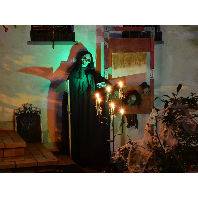EUROPALMS Figura Rastejante de Halloween 140 cm com olhos LED vermelhos, ativada por sensor, sons assustadores, adereço animatrónico para interior 83314590