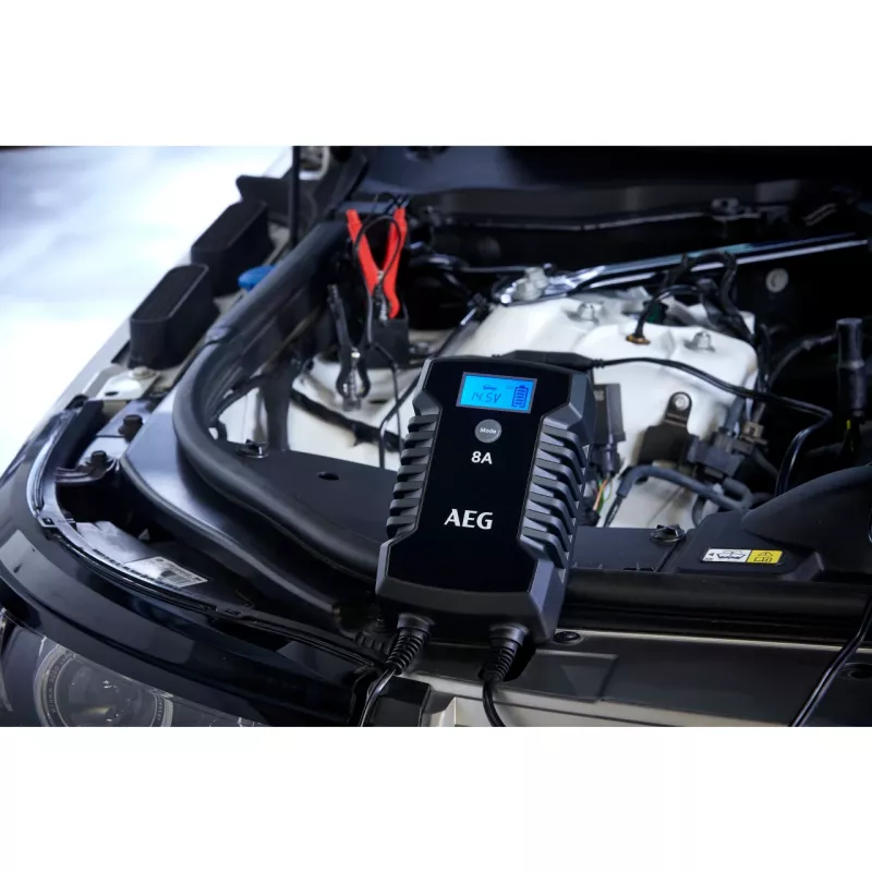 Carregador de bateria de automóvel AEG LD8 10618 12V/24V 8A/4A automático