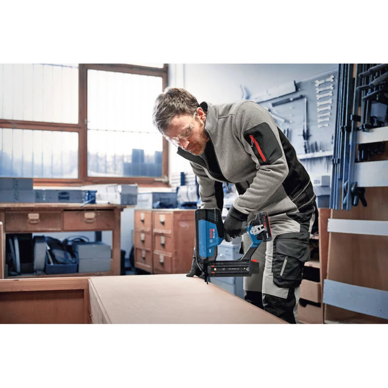 Bosch Professional GNH 18V-50-2M Pregadora a bateria 18V (ferramenta nua, azul/preto)