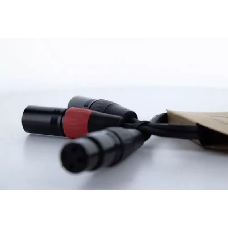 Cordial EY 0,3m Cabo adaptador Y XLR - 1x XLR fêmea para 2x XLR macho, preto 14880