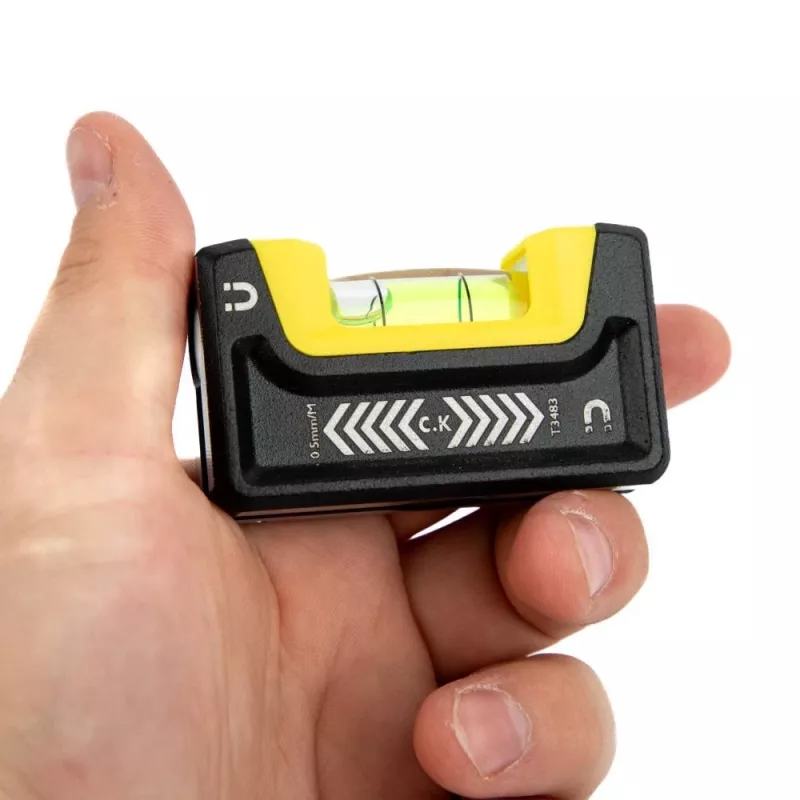 C.K Tools T3483 nível de bolso com íman 67 mm 0,5 mm/m