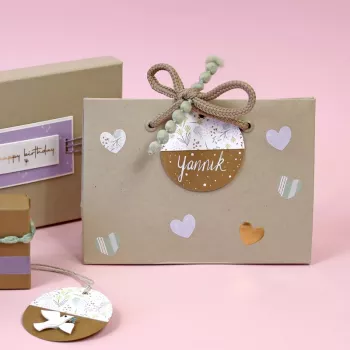 Etiquetas de presente de papel Artoz castanho branco Hangtag Set Kraft redondas 6,5 cm 6 unid. (144500-255)