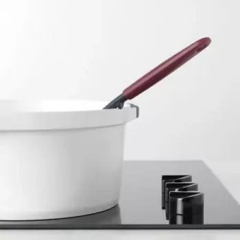 Espátula de frigideira com ranhuras Brabantia Profile Line, vermelho beringela