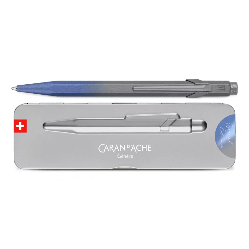 Caneta esferográfica Caran d'Ache 849 Storm Blue Claim Your Style 5th Edition média tinta azul NM849.589