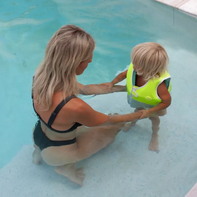 Sunnylife colete de natação para criança (1-2 anos) – Salty the Shark
