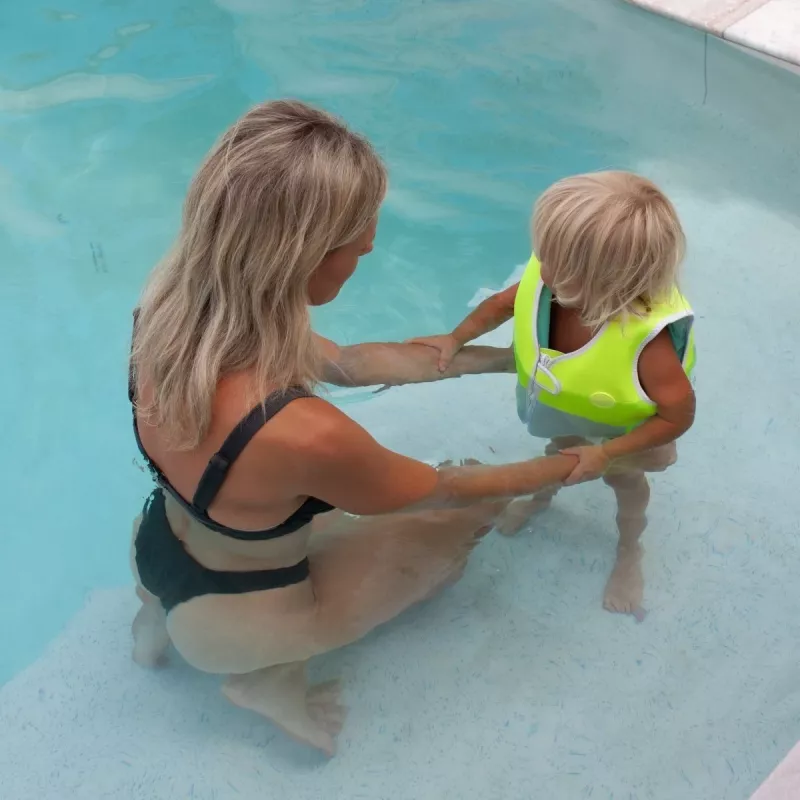 Colete salva-vidas Sunnylife (2-3 anos) – Salty the Shark Aqua Neon Yellow