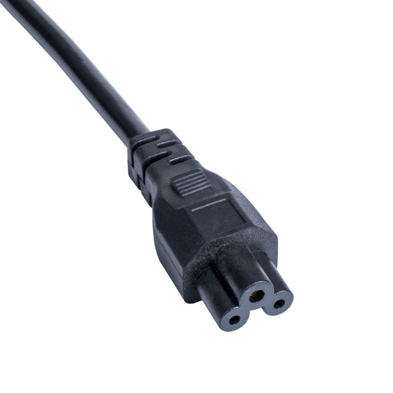 Akyga AK-AG-02A cabo de alimentação UK BS 1363 (tipo G) para IEC C5 (trevo), CCA 3 x 0,5 mm², 1,5 m, preto