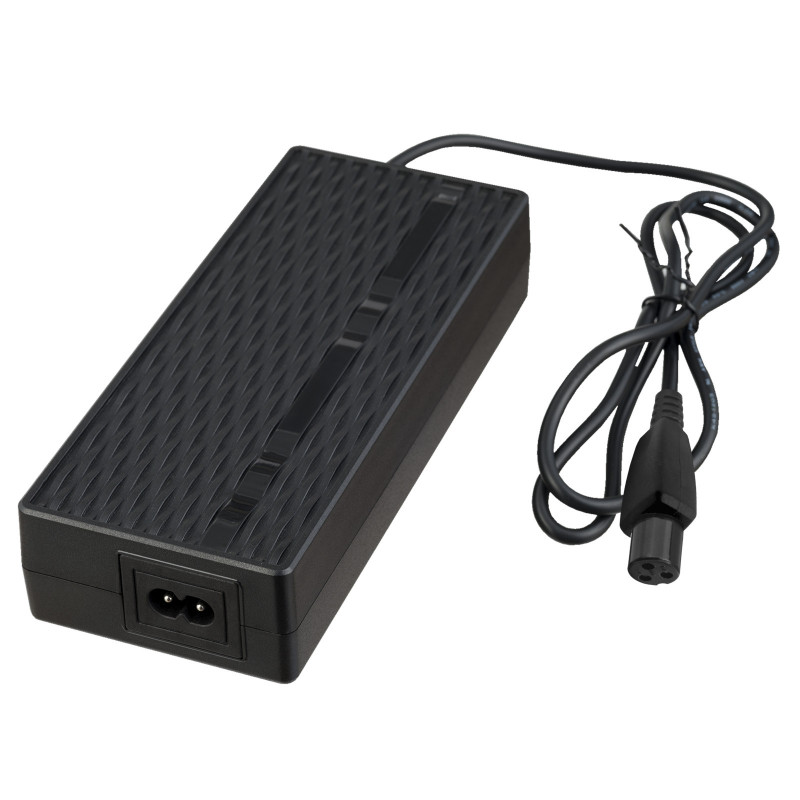 Carregador Akyga AK-EV-11 para trotinete elétrica de 36 V, 42 V / 2 A 84 W, GX12 3 pinos 9 mm, 1 m