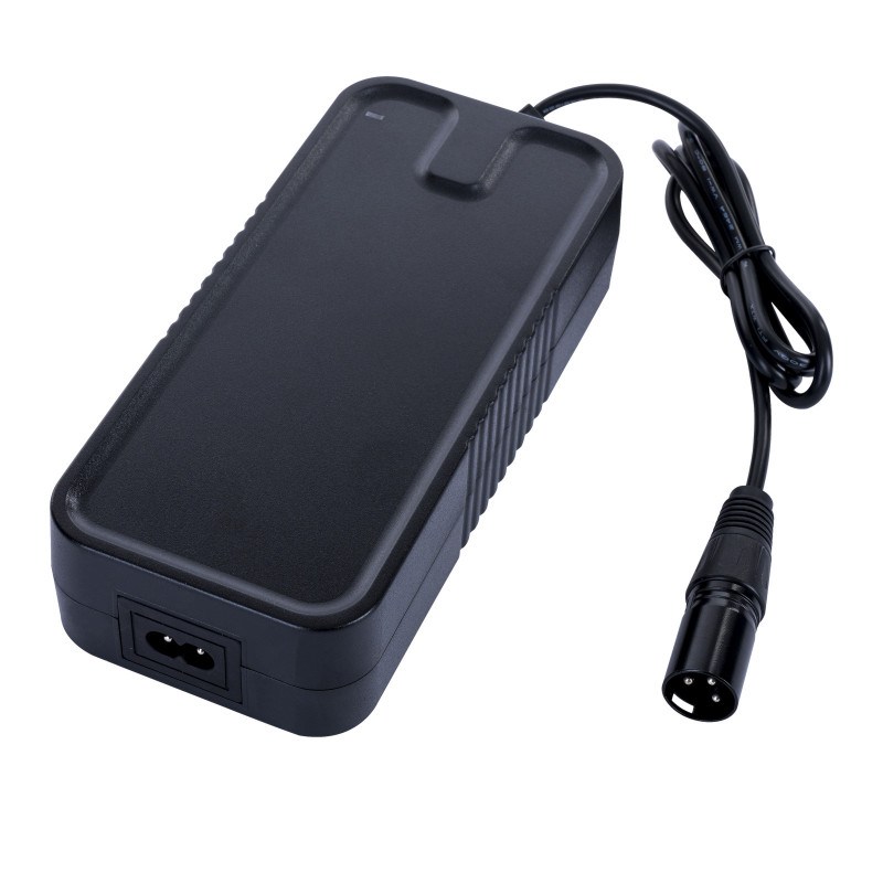 Carregador Akyga AK-EV-13 para e-bikes de 36 V, 42 V / 4 A 168 W, XLR 3 pinos (M), 1 m