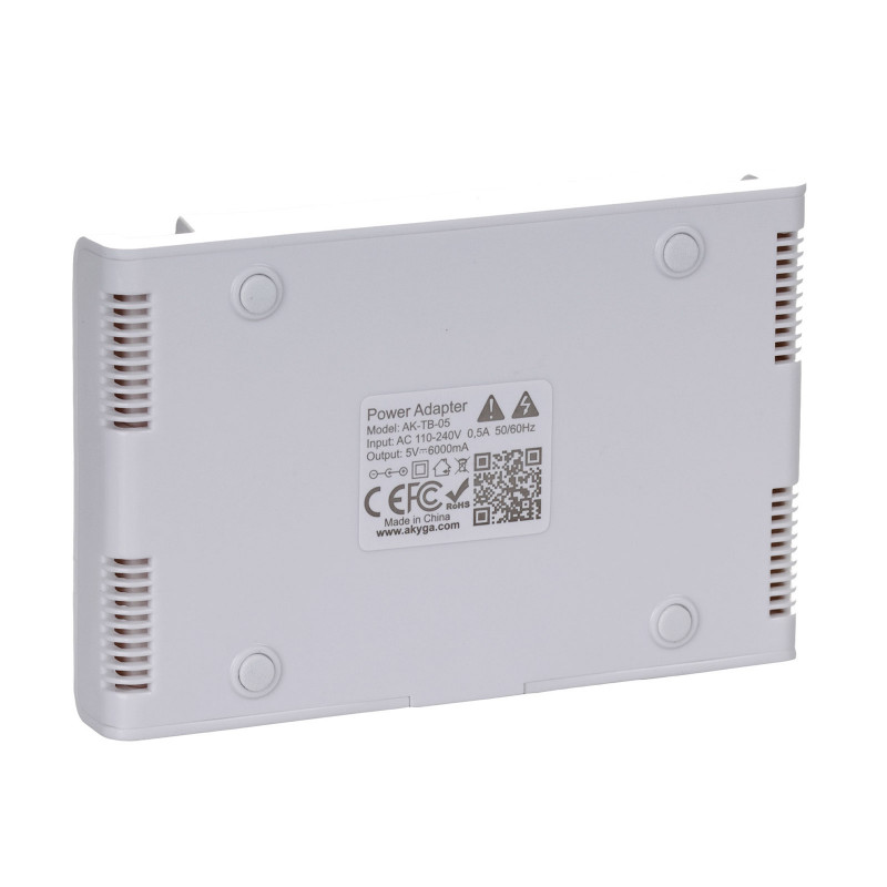 Fonte de alimentação universal Akyga AK-TB-05 5.0V / 6.0A 30W 4x USB A 1.5m