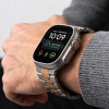 Pulseira de aço inoxidável Tech-Protect Stainless THP6100 para Apple Watch 8 / 9 / 10 / 11 / 12 / SE / Ultra 44/45/46/49 mm, titânio/laranja