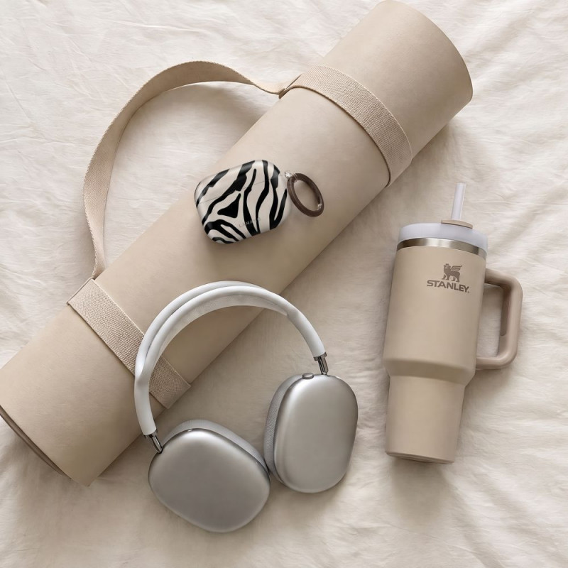 Capa Tech-Protect Lamano para Apple AirPods Pro 3 com mosquetão, Nature Muse (preta e bege)